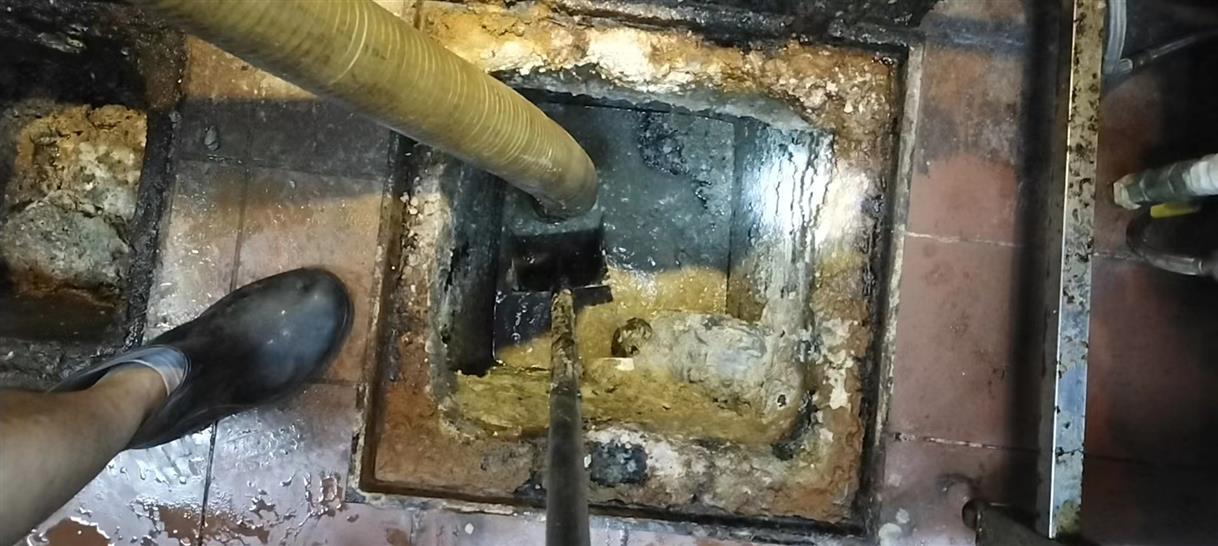乌拉特后污水池清理一般都有毒气，怎么预防中毒呢？